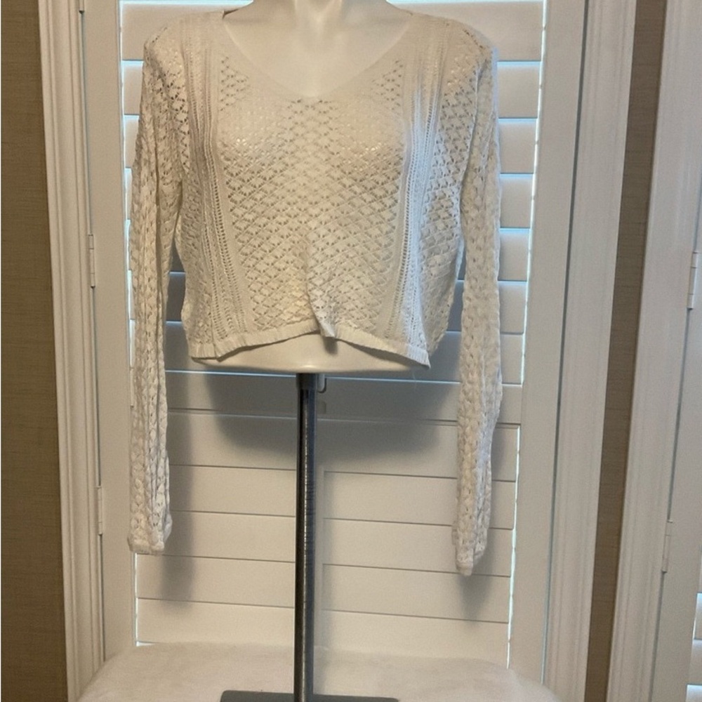 Elegant White Knit Crop Top